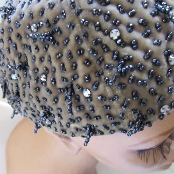 SALE Mid Century Beret Style Hat Olive Green Velvet Black Seed Beads - Picture 10 of 12